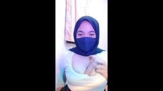 Bokep Indo BabyGebi Jilboobs Toge Colmek Pake Dildo